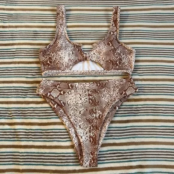 NWT Large Two-Piece Sets Swimsuit Cut-Out Bra Style Padded Khaki - Picture 2 of 9